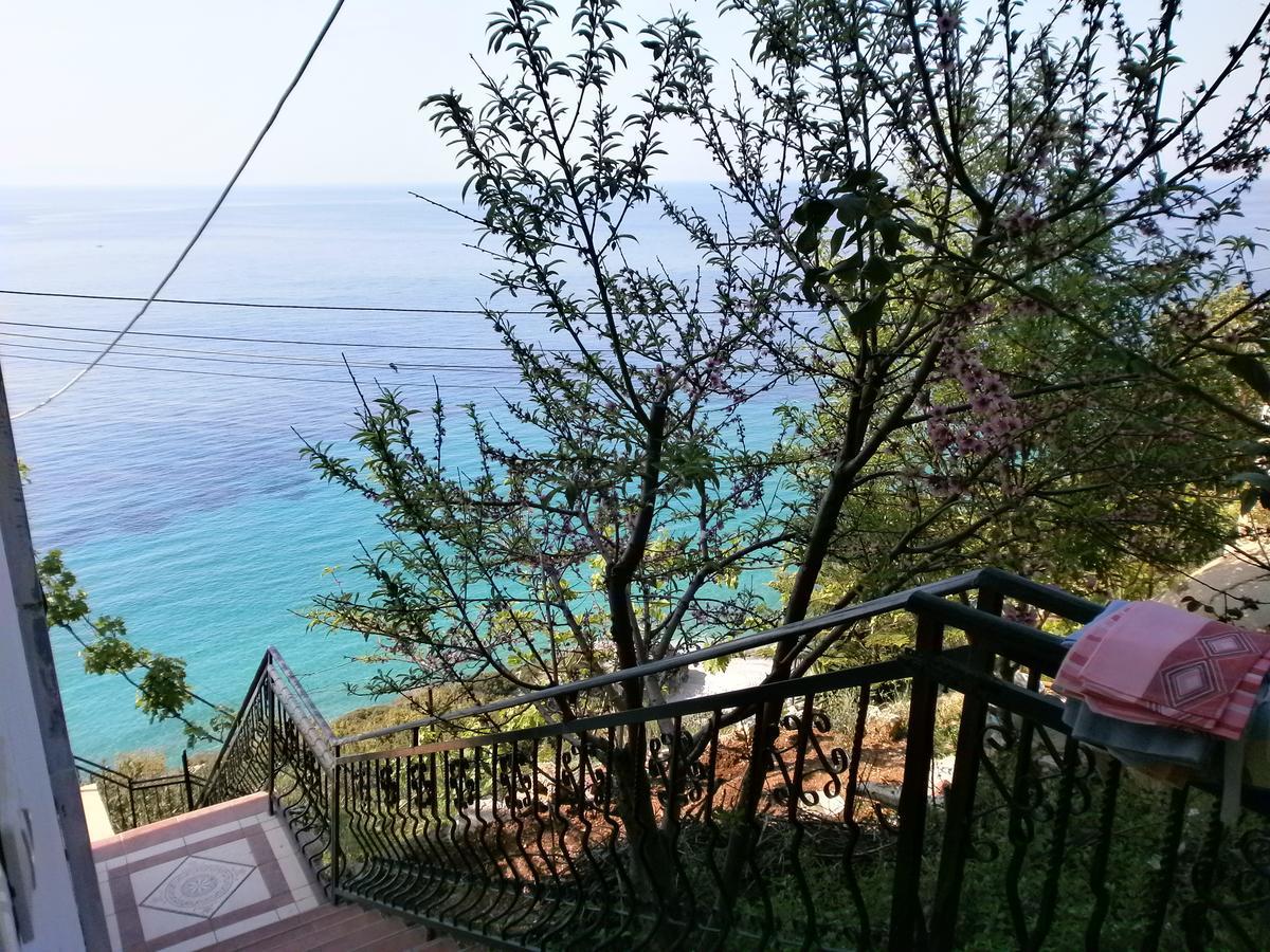 Odhisea Hotel Restaurant Qeparo Exterior photo