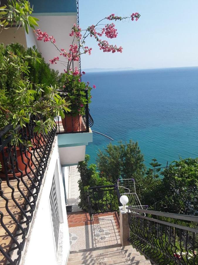 Odhisea Hotel Restaurant Qeparo Exterior photo